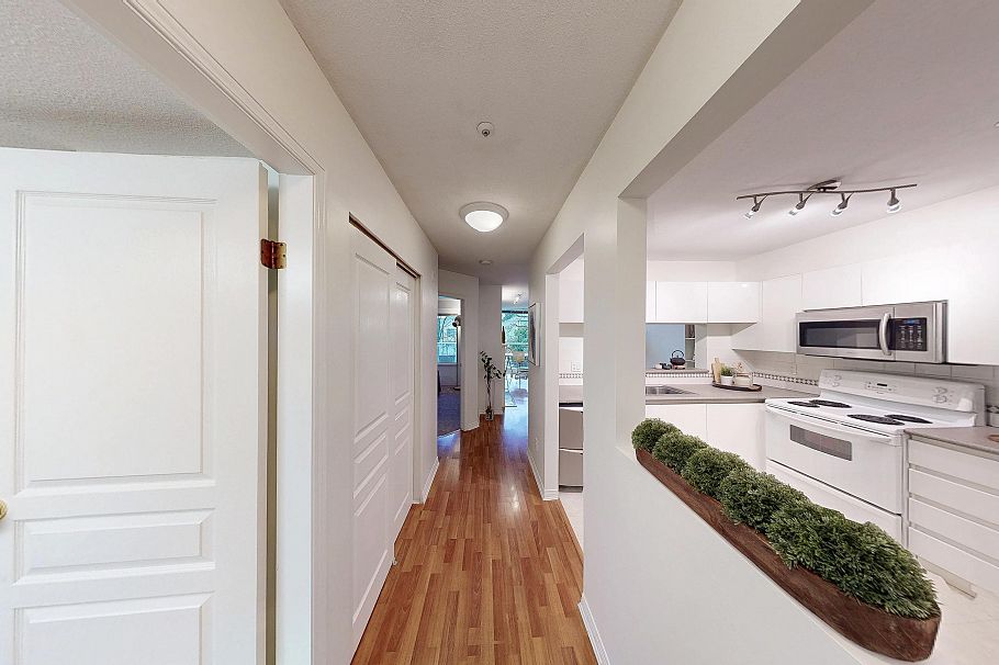 302 8420 Jellicoe Street Vancouver, BC - 11