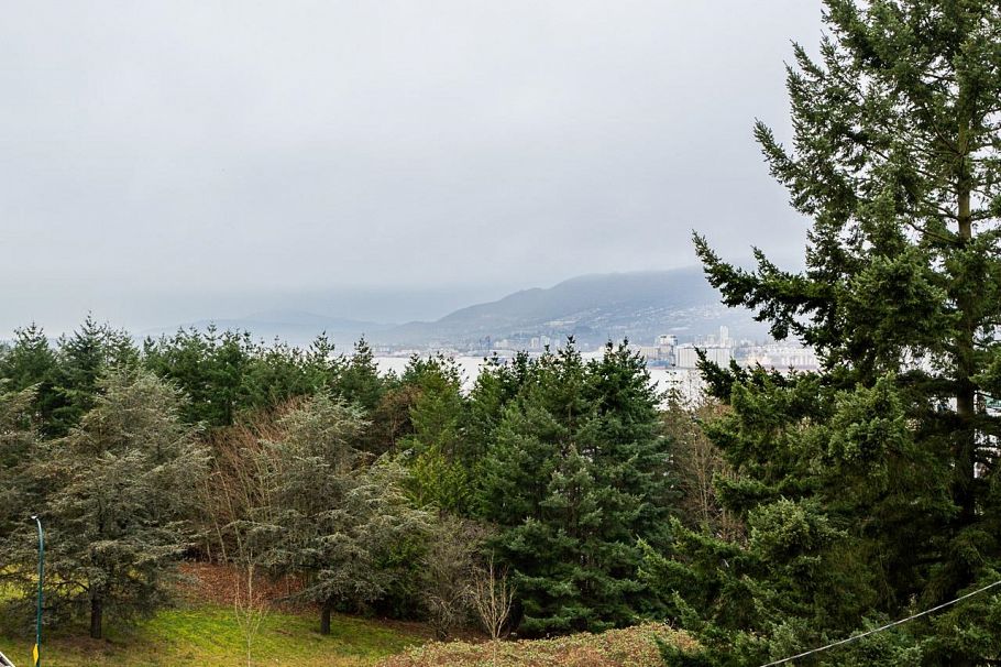 3537 Cambridge Street Vancouver, BC - 27