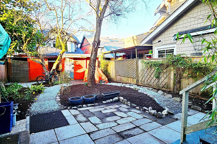 2635 W 7th Avenue Vancouver, BC - 23