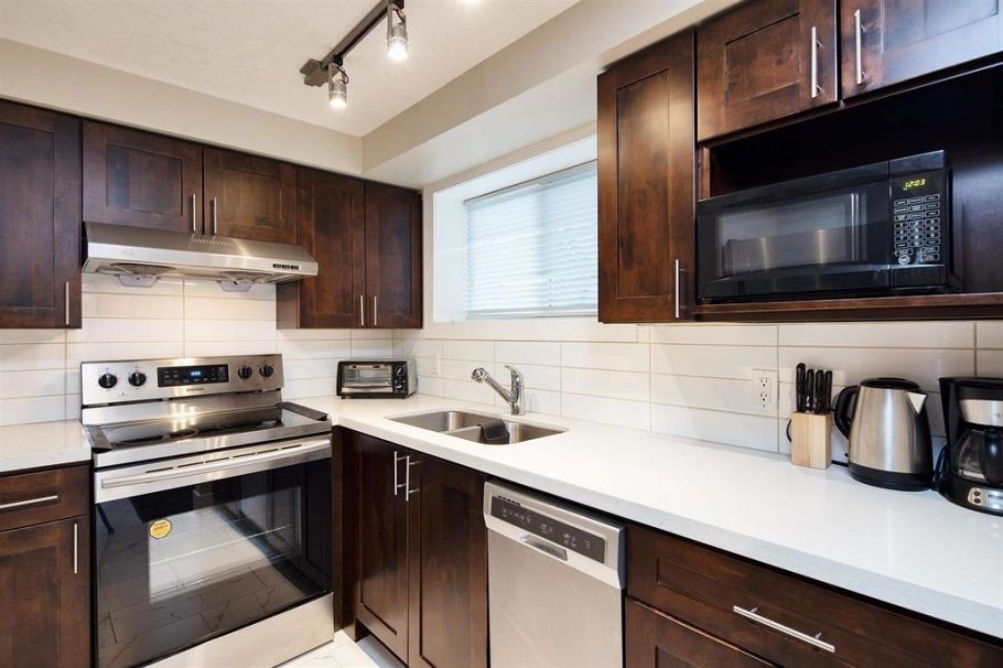 195 W 12 Avenue Vancouver, BC - 19