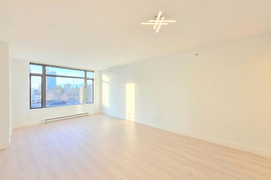 602 3660 Vanness Avenue Vancouver, BC - 4