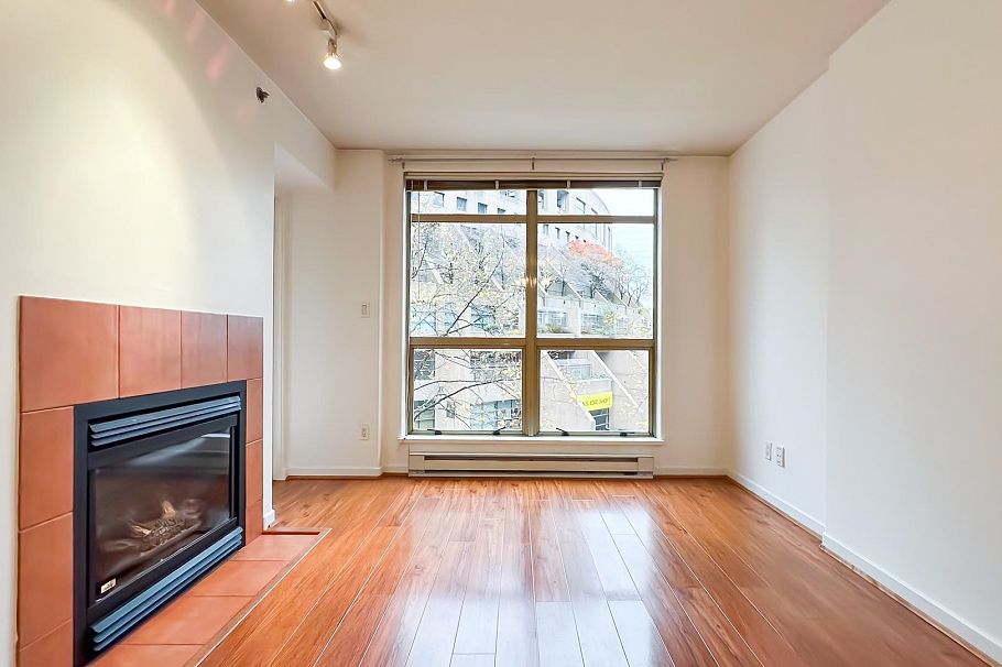 511 819 Hamilton Street Vancouver, BC - 2