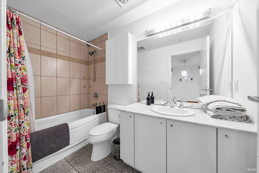 409 100 E Esplanade Street North Vancouver, BC - 18