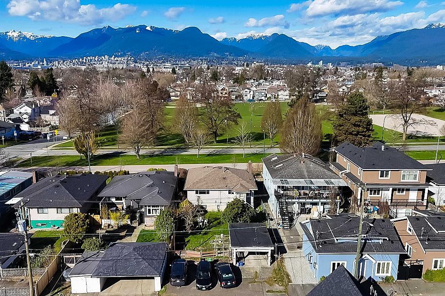 2630 E 1st Avenue Vancouver, BC - 19