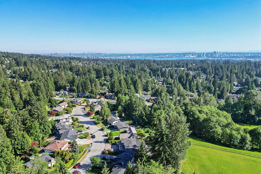 5199 Cliffridge Avenue North Vancouver, BC - 5