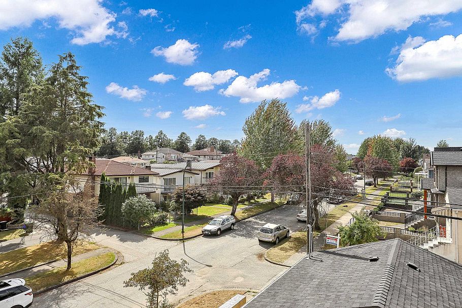 2 3695 E 26th Avenue Vancouver, BC - 37