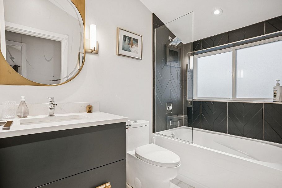 933 Mclean Drive Vancouver, BC - 10