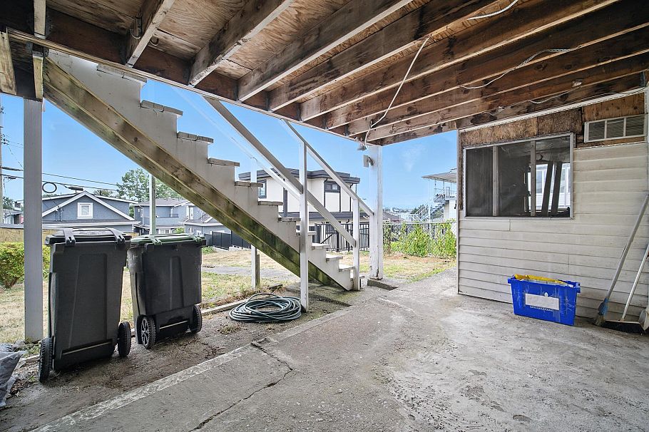 966 E 64th Avenue Vancouver, BC - 31