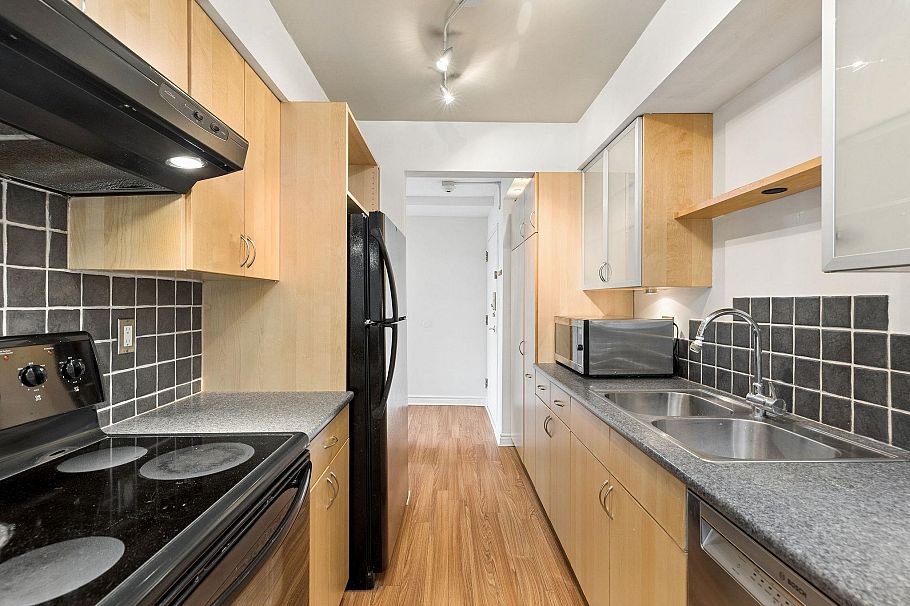 203 330 E 1st Street North Vancouver, BC - 8