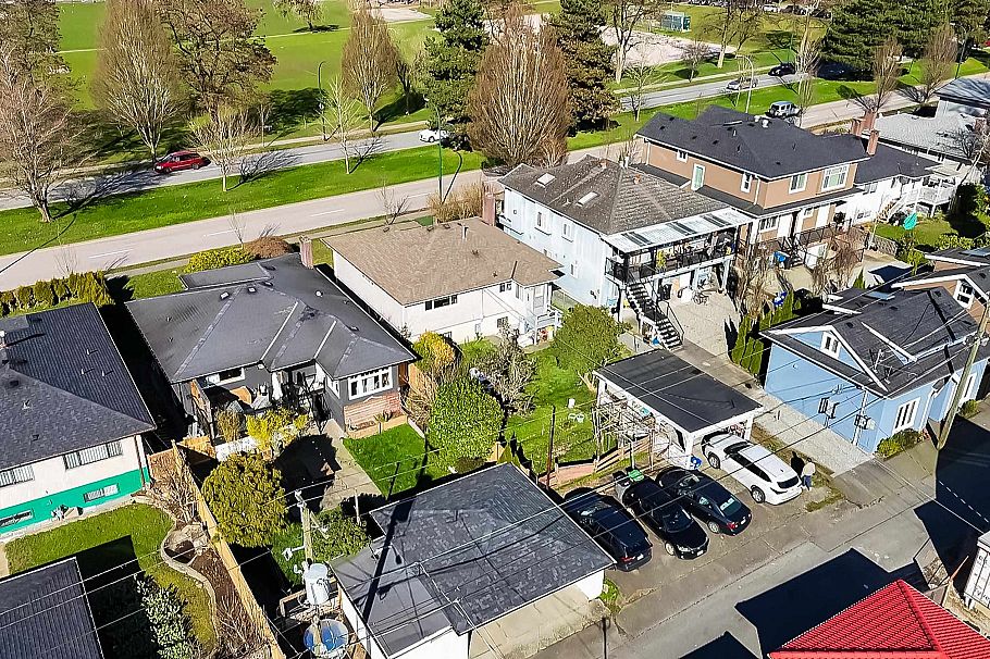 2630 E 1st Avenue Vancouver, BC - 20