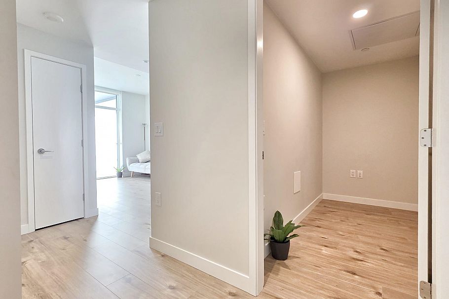 1503 3430 S E Kent Avenue Vancouver, BC - 4