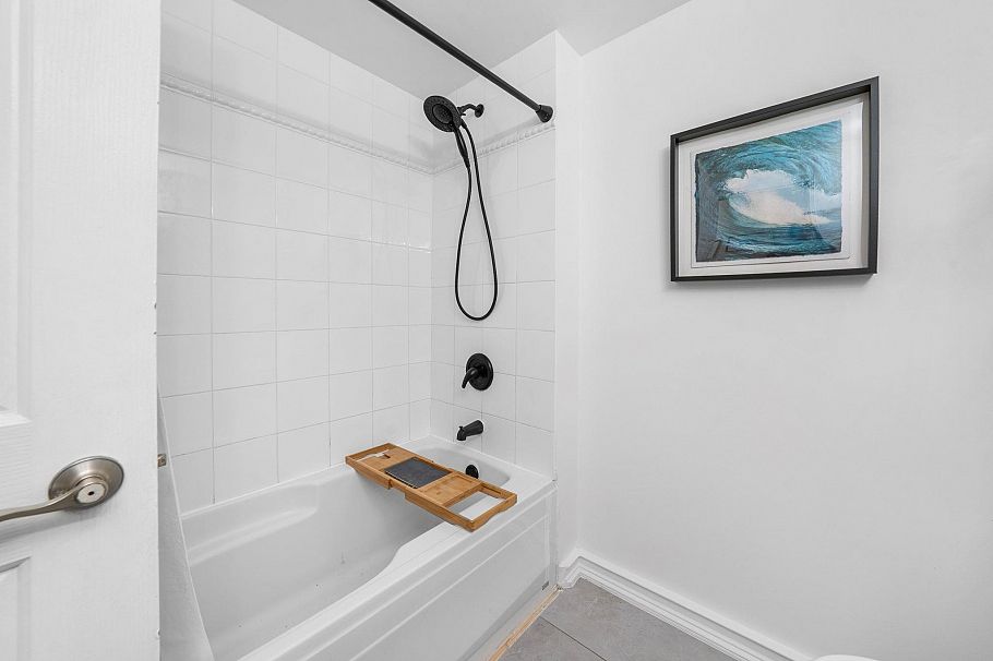 215 3600 Windcrest Drive North Vancouver, BC - 22