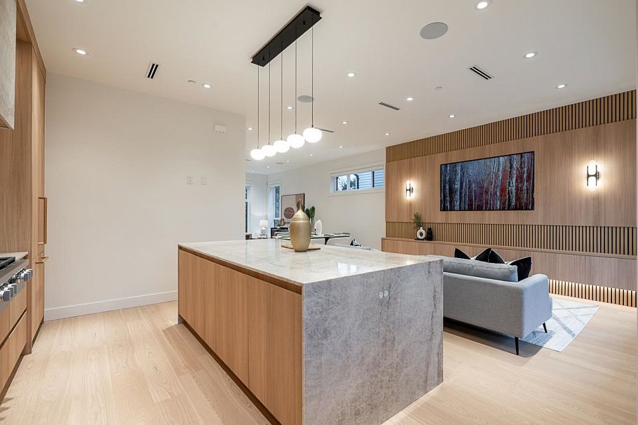 2565 W 2nd Avenue Vancouver, BC - 14