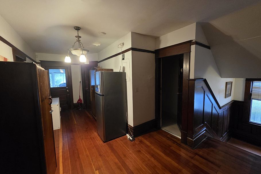 345 W 13th Avenue Vancouver, BC - 9