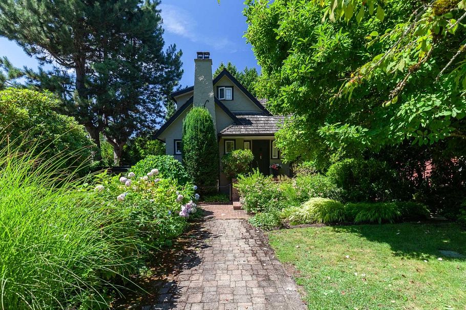 6137 Mccleery Street Vancouver, BC - 1