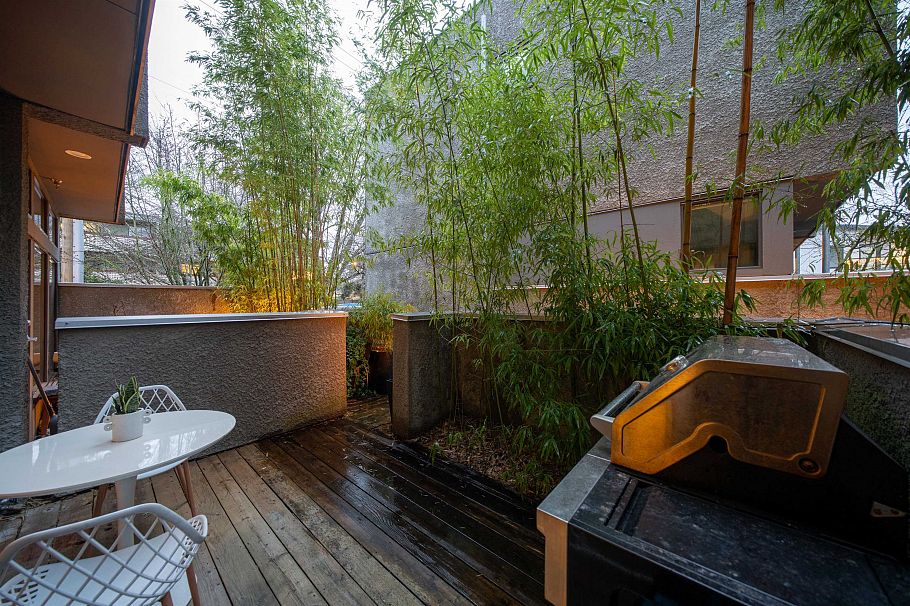 396 E 15th Avenue Vancouver, BC - 4