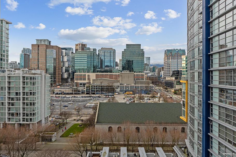 1209 131 Regiment Square Vancouver, BC - 21
