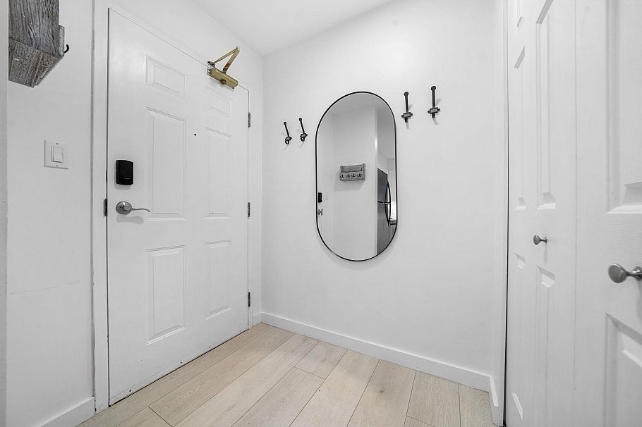 215 3600 Windcrest Drive North Vancouver, BC - 2