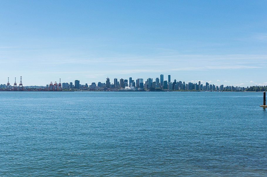 203 330 E 1st Street North Vancouver, BC - 30