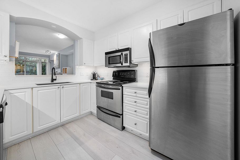 215 3600 Windcrest Drive North Vancouver, BC - 12