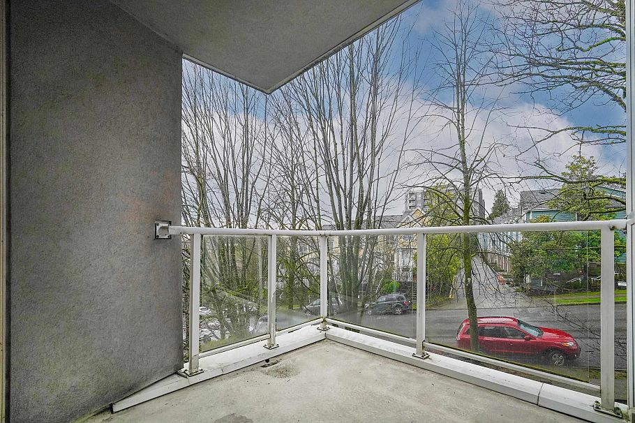 302 8420 Jellicoe Street Vancouver, BC - 12