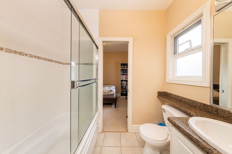 260 W 63rd Avenue Vancouver, BC - 22