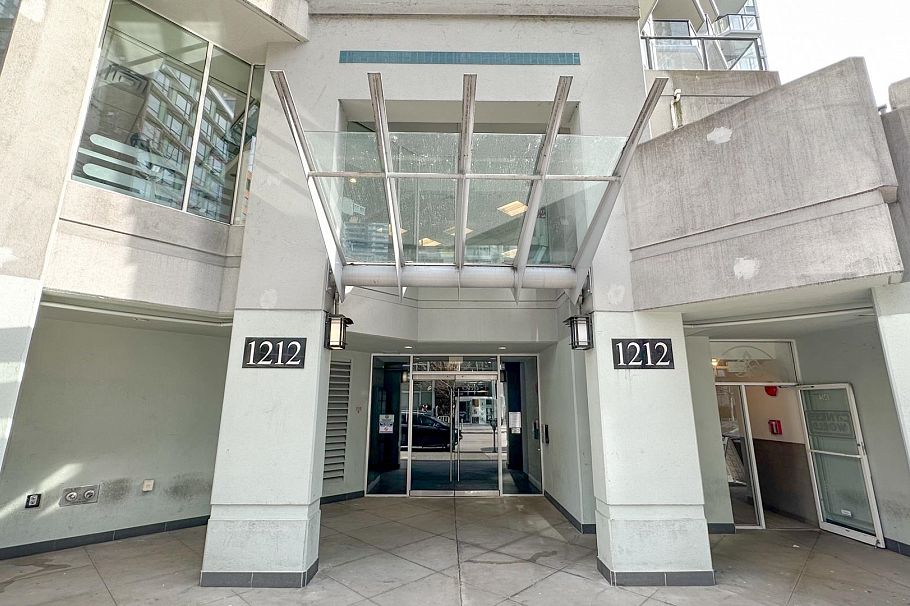 703 1212 Howe Street Vancouver, BC - 3