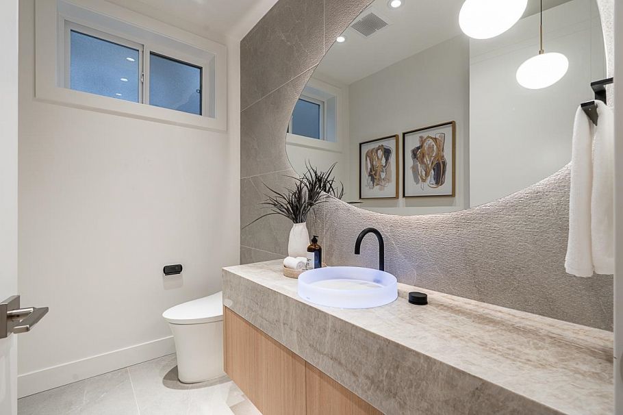 2565 W 2nd Avenue Vancouver, BC - 6