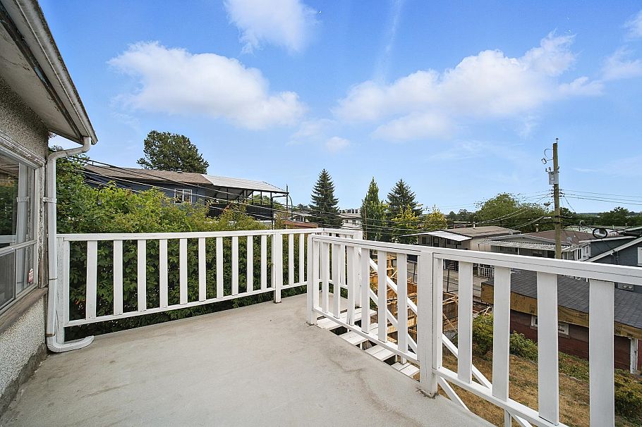 966 E 64th Avenue Vancouver, BC - 21