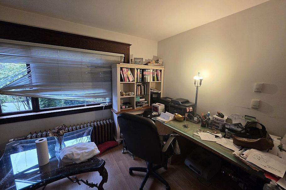 345 W 13th Avenue Vancouver, BC - 2