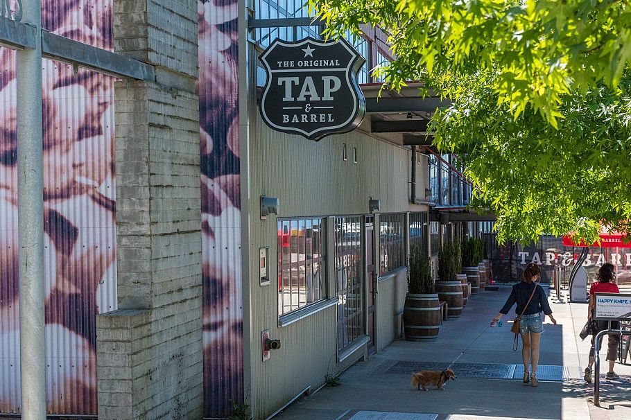 203 330 E 1st Street North Vancouver, BC - 35