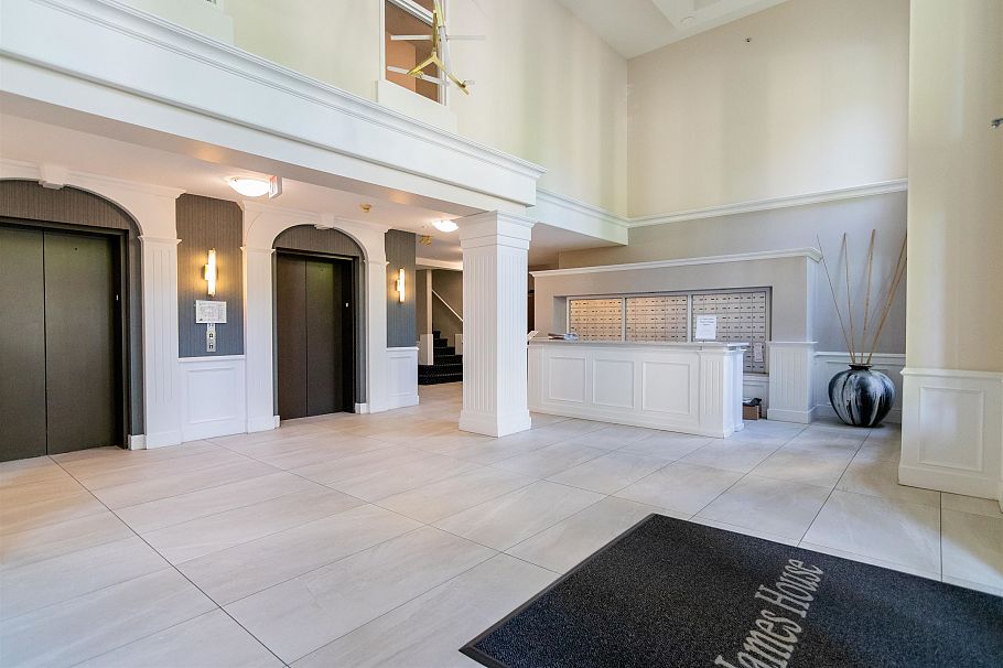 427 5835 Hampton Place Vancouver, BC - 3