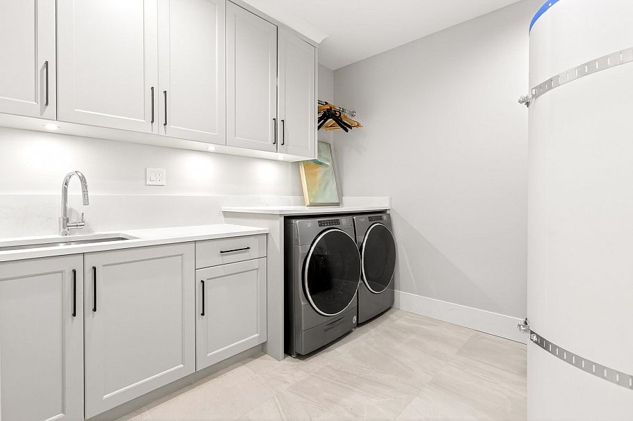 4089 W 19th Avenue Vancouver, BC - 25