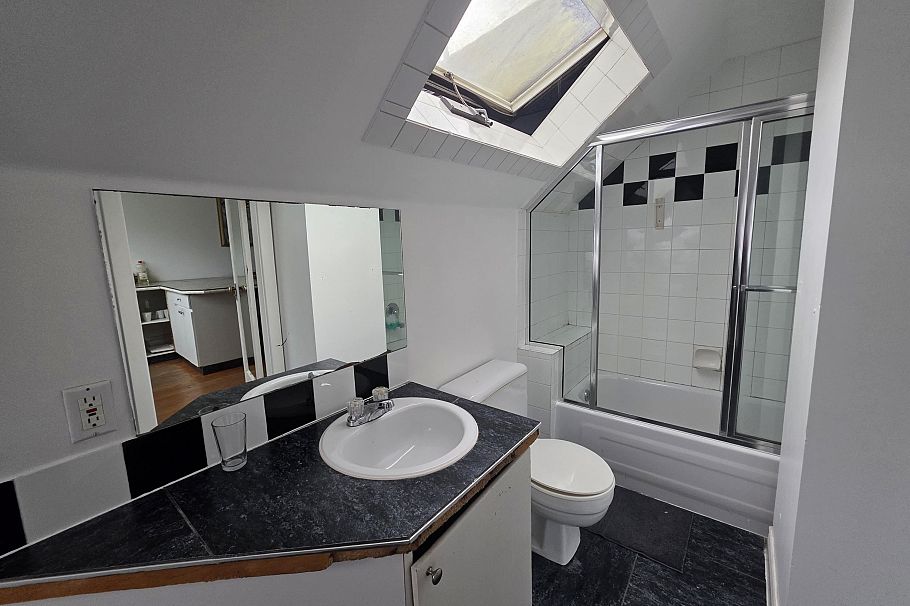 345 W 13th Avenue Vancouver, BC - 22