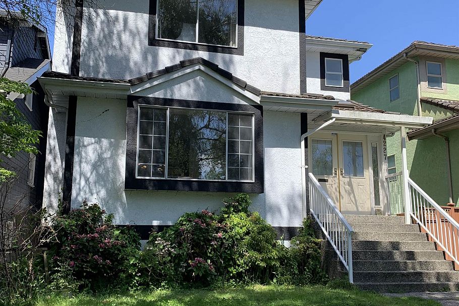 4227 W 14th Avenue Vancouver, BC - 1