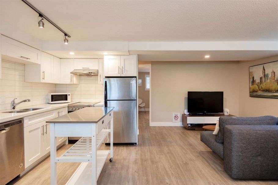 195 W 12 Avenue Vancouver, BC - 16