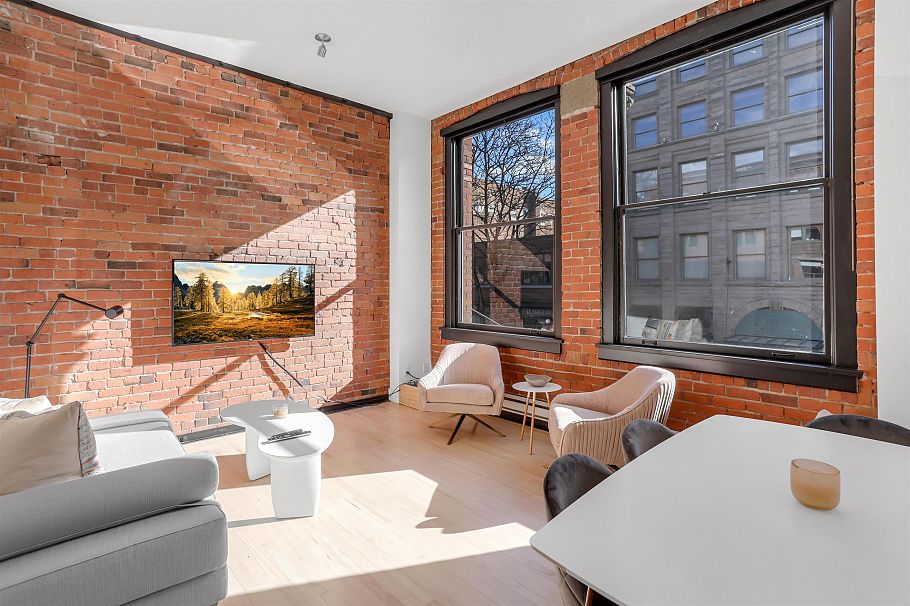 201 345 Water Street Vancouver, BC - 1