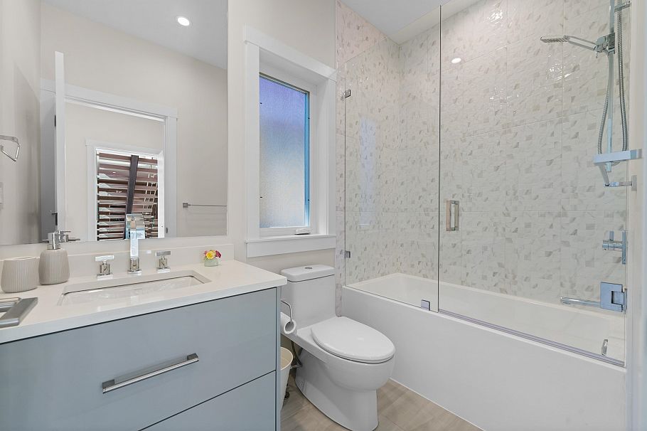 5199 Cliffridge Avenue North Vancouver, BC - 35