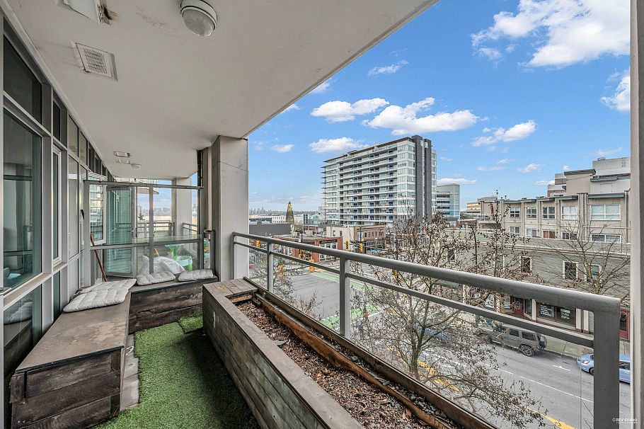 409 100 E Esplanade Street North Vancouver, BC - 24