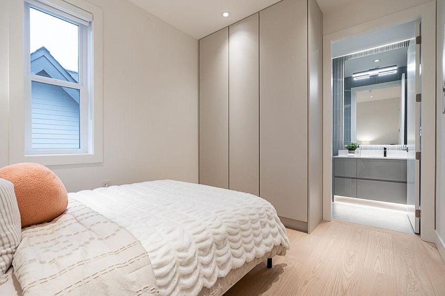 2565 W 2nd Avenue Vancouver, BC - 25