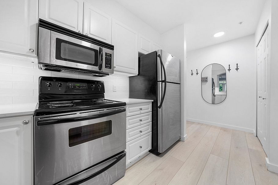 215 3600 Windcrest Drive North Vancouver, BC - 16