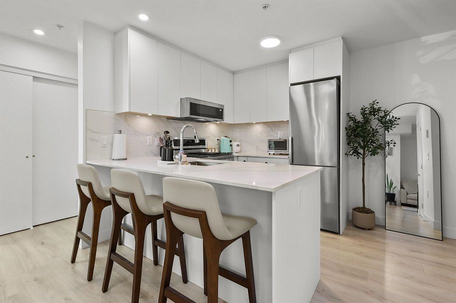 101 2688 Duke Street Vancouver, BC - 9