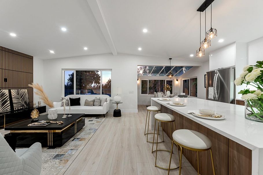 531 Greenway Avenue North Vancouver, BC - 2