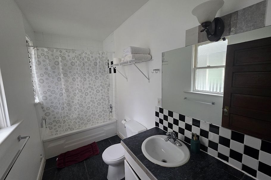 345 W 13th Avenue Vancouver, BC - 12