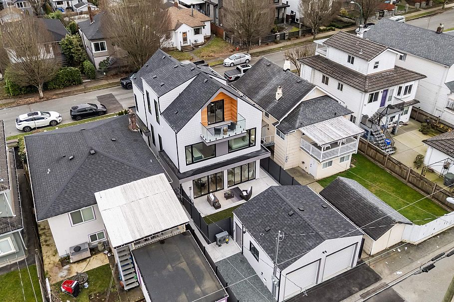 2 5023 Ross Street Vancouver, BC - 2