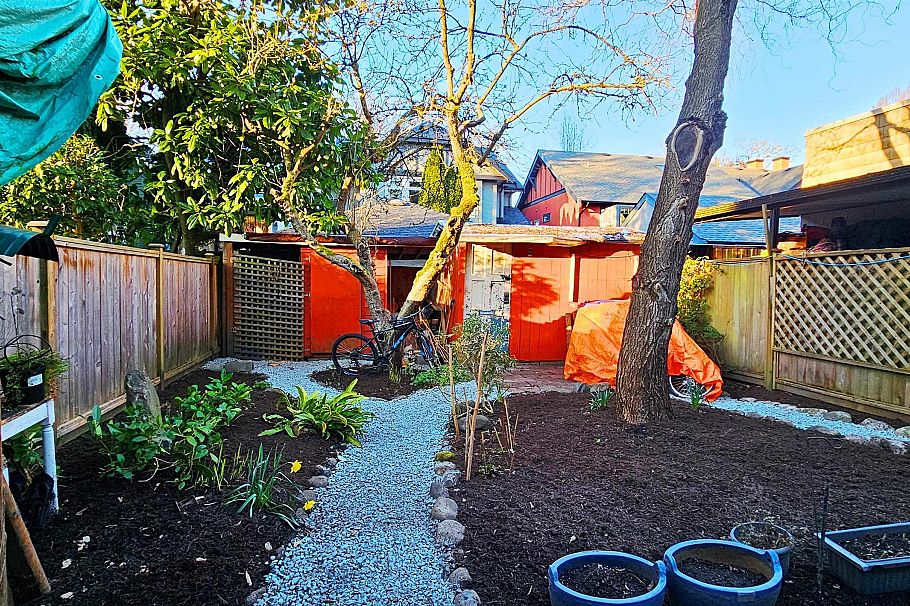 2635 W 7th Avenue Vancouver, BC - 24