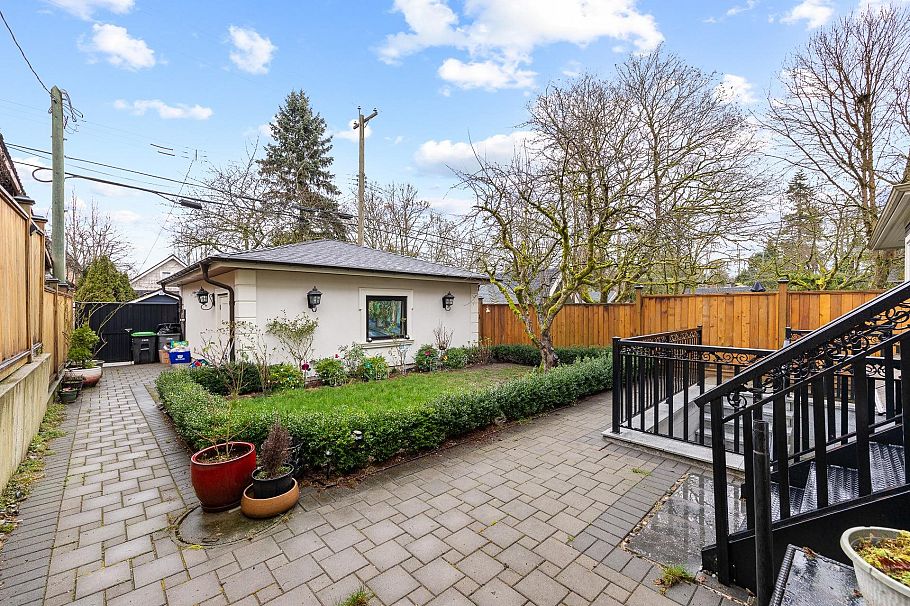 4307 W 13th Avenue Vancouver, BC - 24