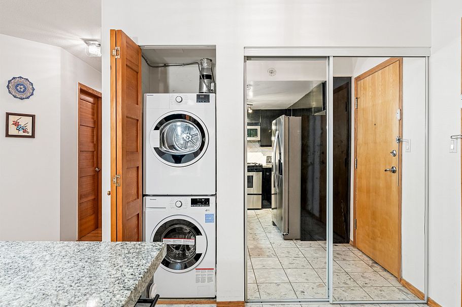 306 1328 W Pender Street Vancouver, BC - 11