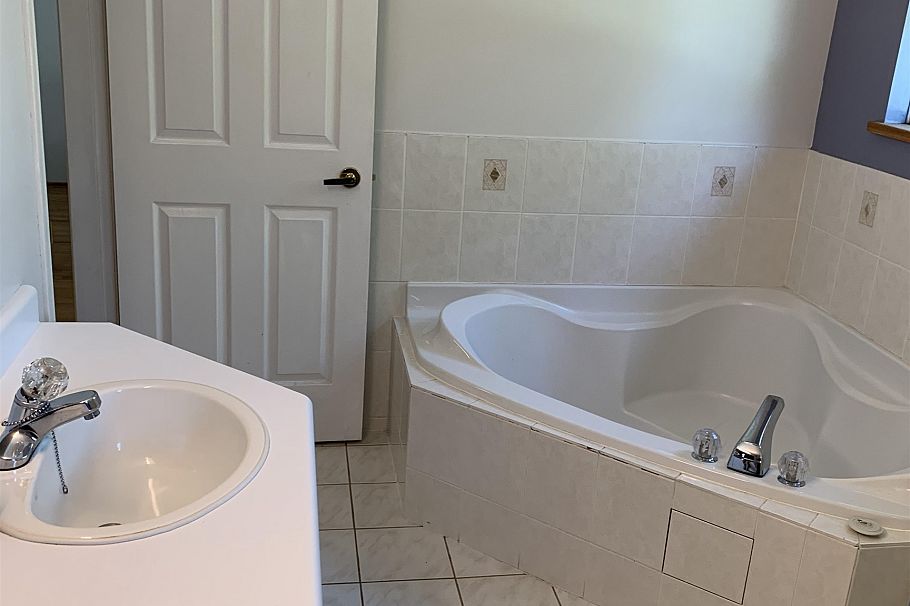 4227 W 14th Avenue Vancouver, BC - 14