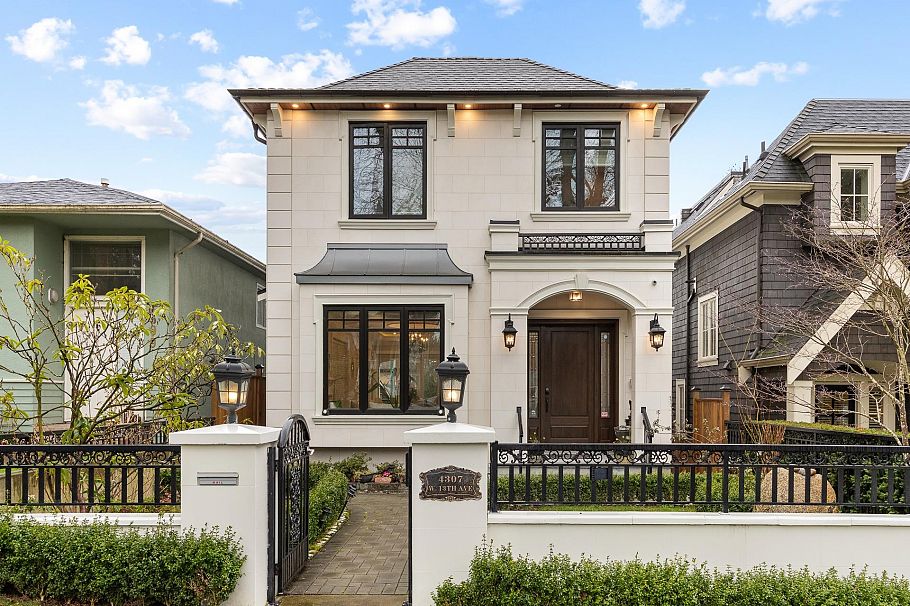 4307 W 13th Avenue Vancouver, BC - 1